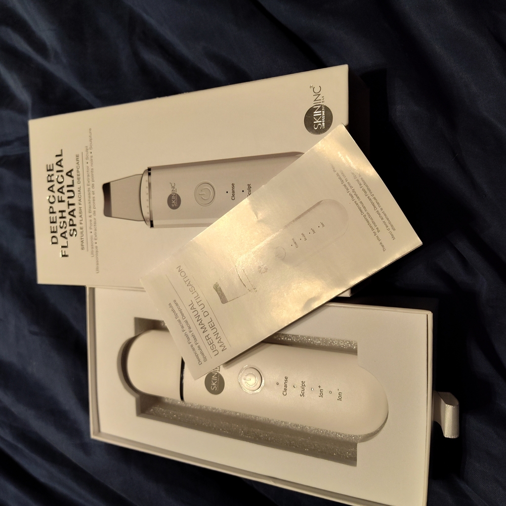 Skin Inc Deepcare Facial Spatula in White